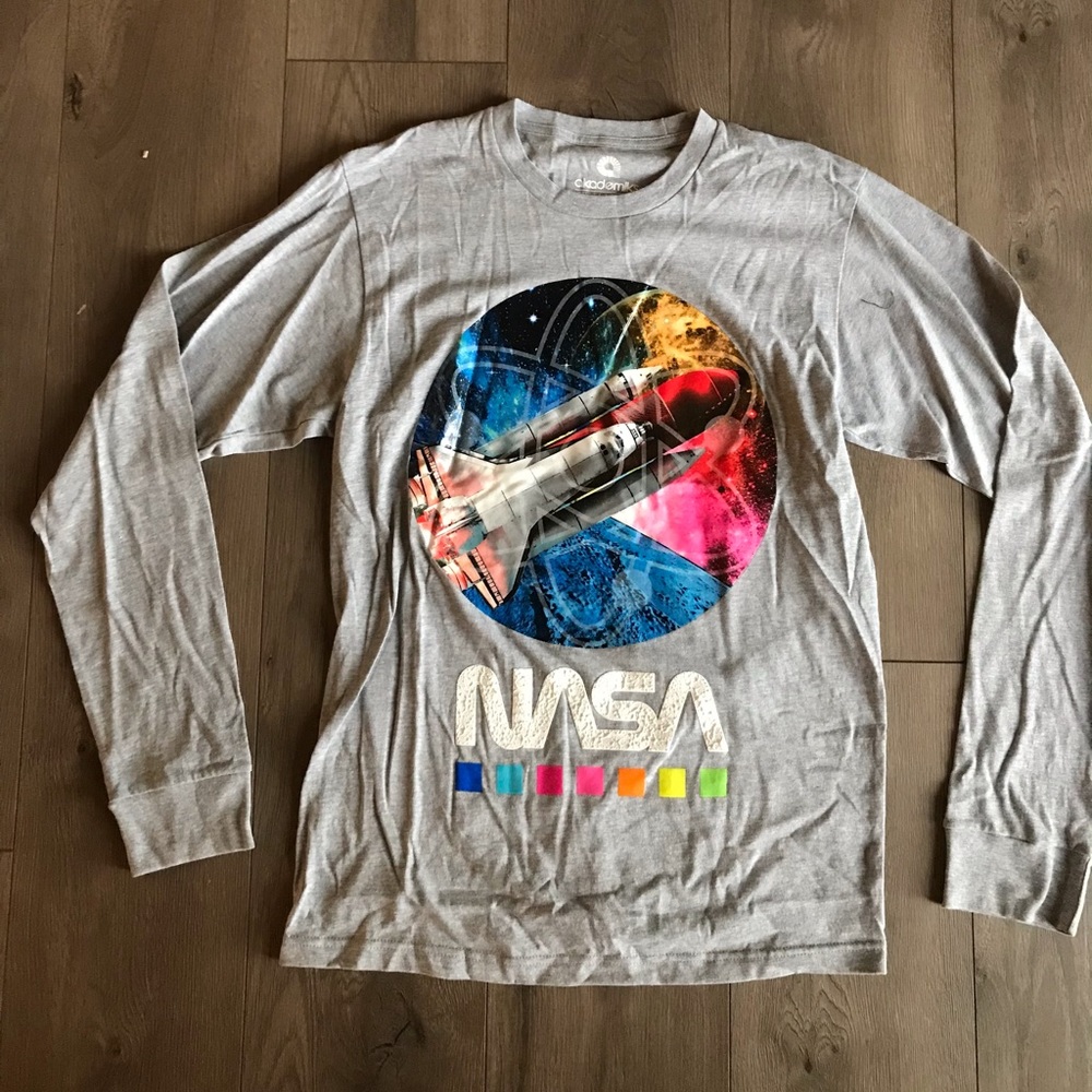 Lone sleeve tee